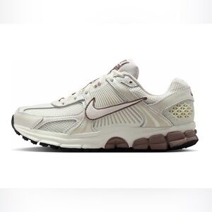 Sold Out Nike Women’s Air Zoom Vomero 5 'Sail Mink Brown' size 7 new without box